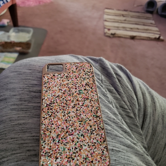 Ipod touch 6 and iPhone 6 Case - Picture 2 of 2